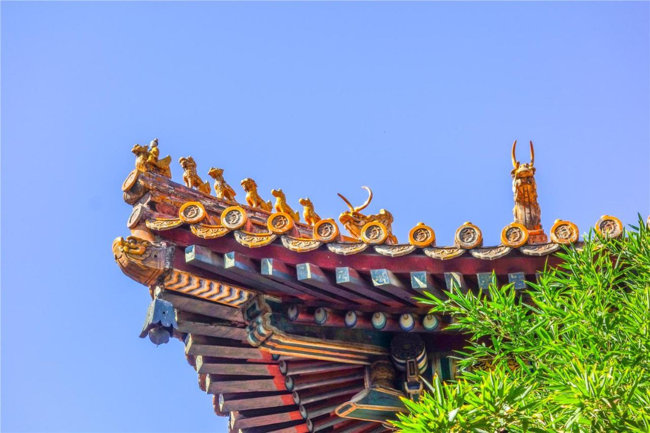 The East Hotel-Very Close To The Drum Tower,The Lama Temple,Houhai Bar Street,And The Forbidden City,There Are Many Old Beijing Traditional Hutongs Around The Hotel ,Experience The Culture Of Old Beijing Hutongs,Near Exit A Of Shichahai On Metro Line Ngoại thất bức ảnh