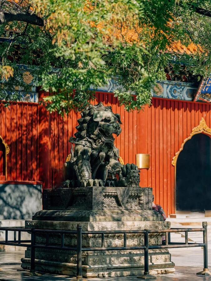 The East Hotel-Very Close To The Drum Tower,The Lama Temple,Houhai Bar Street,And The Forbidden City,There Are Many Old Beijing Traditional Hutongs Around The Hotel ,Experience The Culture Of Old Beijing Hutongs,Near Exit A Of Shichahai On Metro Line Ngoại thất bức ảnh