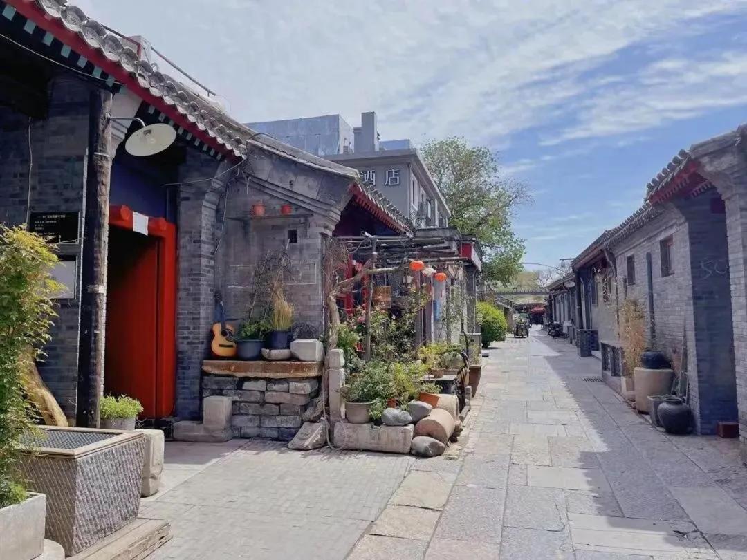 The East Hotel-Very Close To The Drum Tower,The Lama Temple,Houhai Bar Street,And The Forbidden City,There Are Many Old Beijing Traditional Hutongs Around The Hotel ,Experience The Culture Of Old Beijing Hutongs,Near Exit A Of Shichahai On Metro Line Ngoại thất bức ảnh
