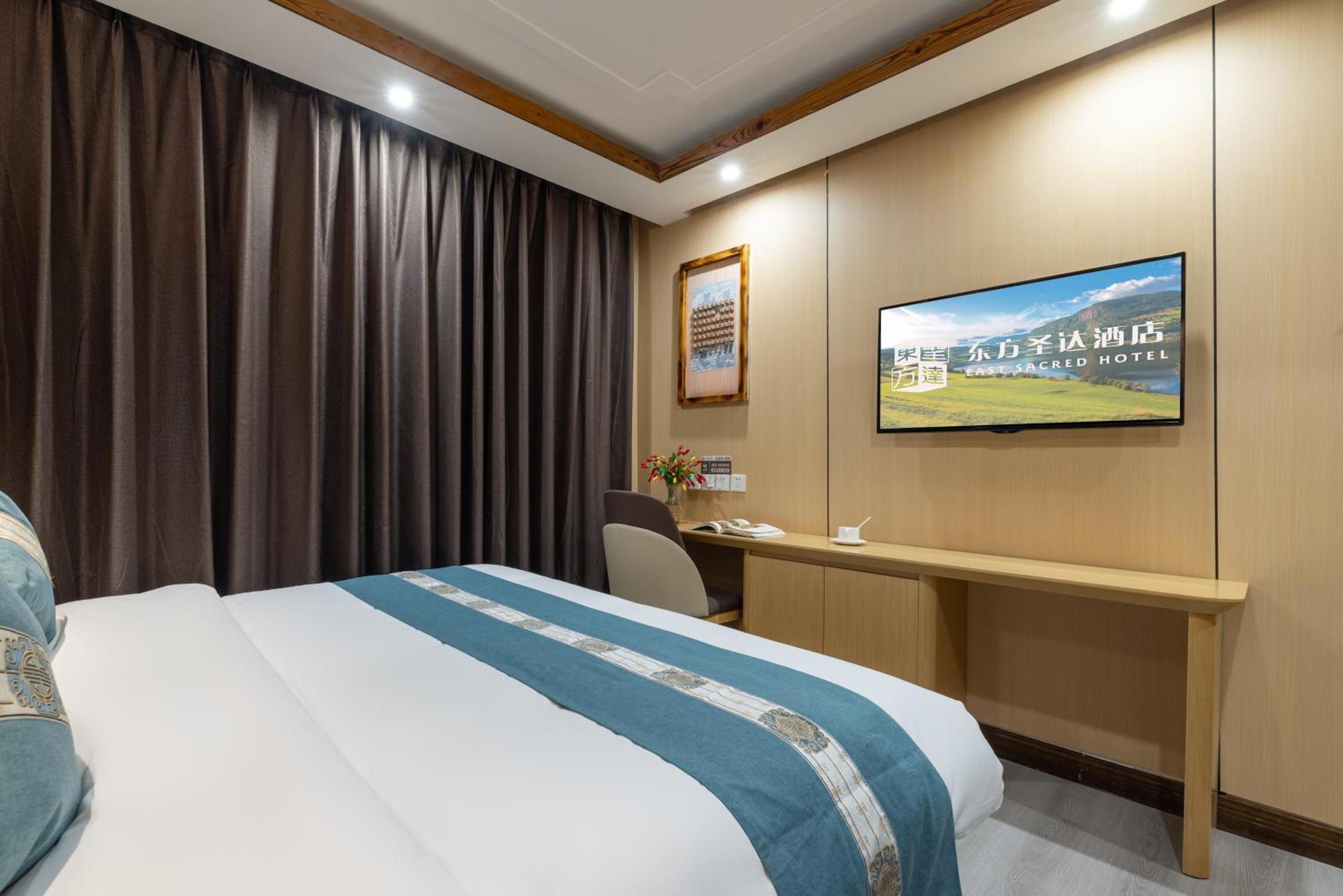 The East Hotel-Very Close To The Drum Tower,The Lama Temple,Houhai Bar Street,And The Forbidden City,There Are Many Old Beijing Traditional Hutongs Around The Hotel ,Experience The Culture Of Old Beijing Hutongs,Near Exit A Of Shichahai On Metro Line Ngoại thất bức ảnh